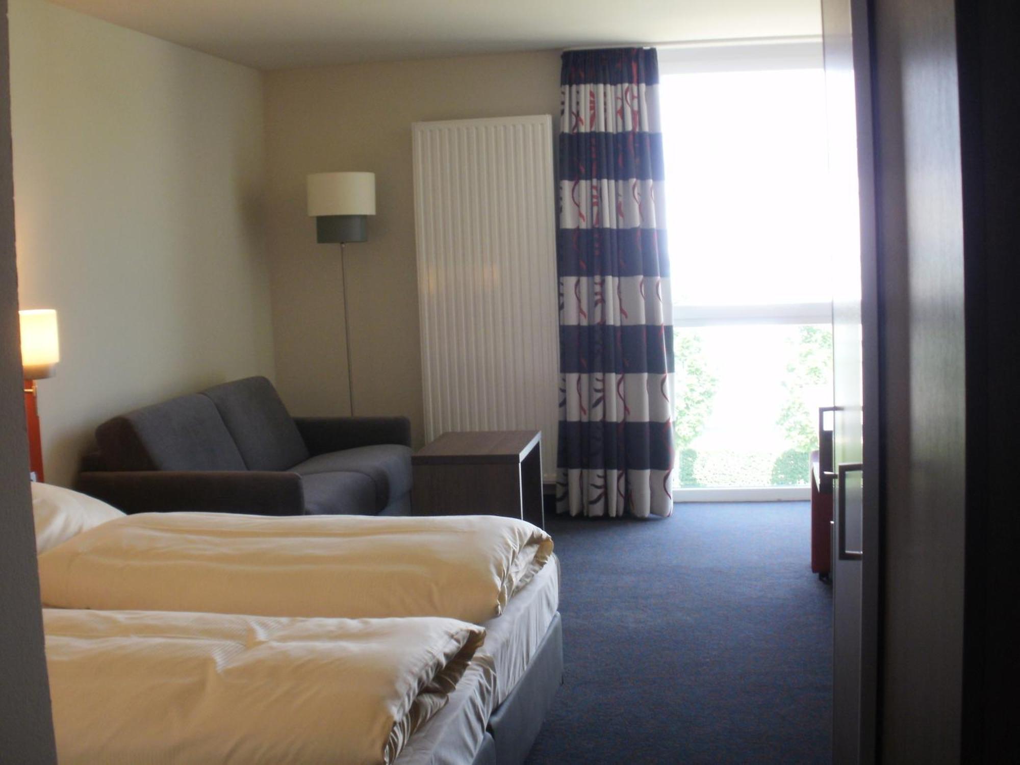 Iq-Hotel אולם מראה חיצוני תמונה